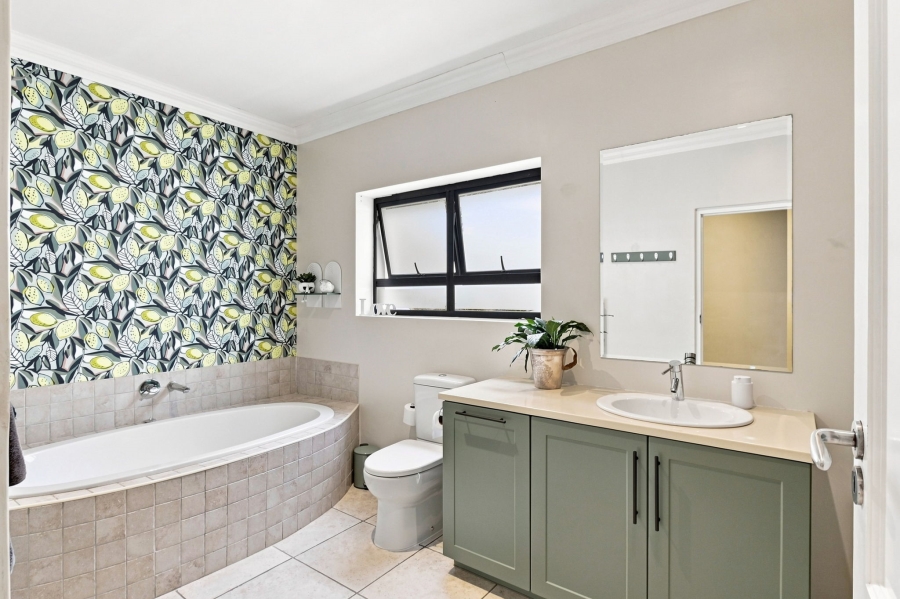 5 Bedroom Property for Sale in Stonehurst Mountain Estate Western Cape
